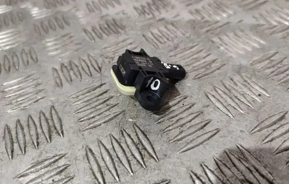 Mercedes-Benz GLE AMG (W166 - C292) Airbag deployment crash/impact sensor A1668210351