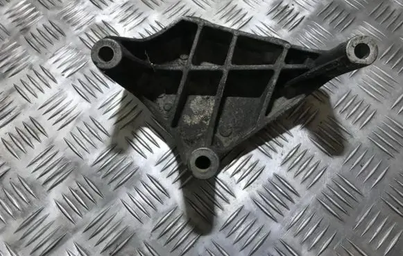 Opel Corsa C Engine mounting bracket