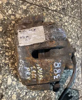 Volkswagen Touran I Front brake caliper