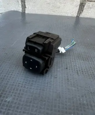 Toyota Avensis T270 Wing mirror switch 183647