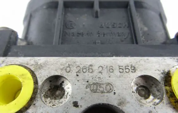 Volkswagen PASSAT B5 ABS Pump 8E0614111AB
