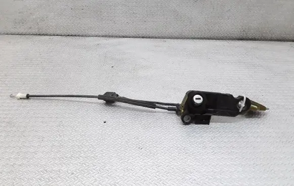 Volkswagen PASSAT B5.5 Tailgate exterior lock 3B9827297A