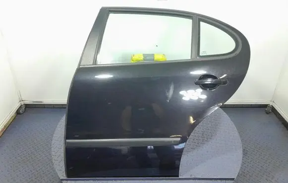 Seat Leon (1P) Rear door