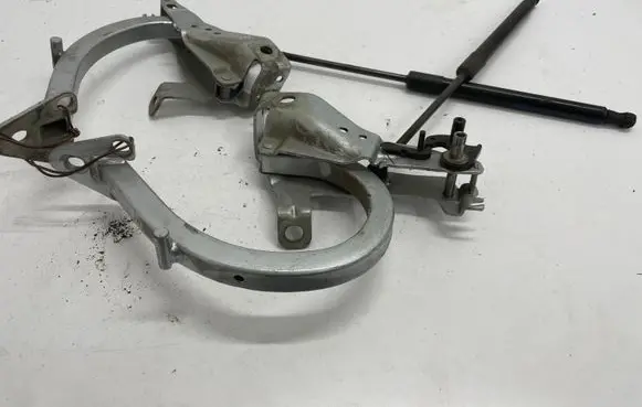 Skoda Superb B6 (3T) Tailgate/trunk/boot hinge 3T0827151 3T0827152