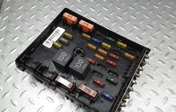 Volkswagen PASSAT CC Fuse module 3C0937125 63592777