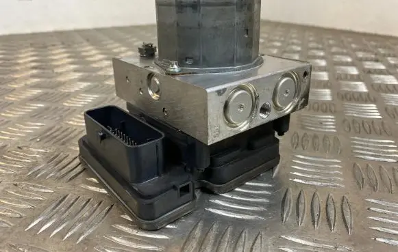 Volkswagen PASSAT B6 ABS Pump A2124310848