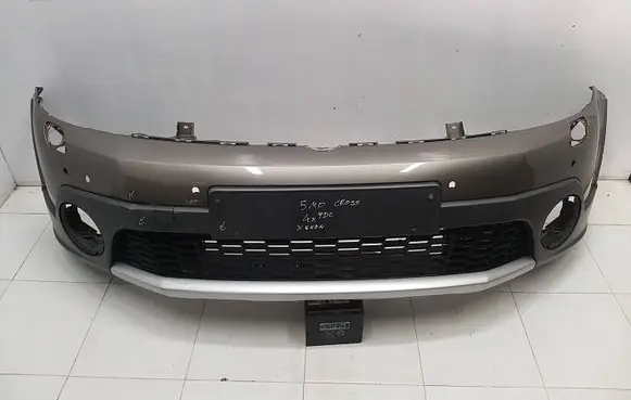 Volkswagen Golf Plus Front bumper 5M0807221AH