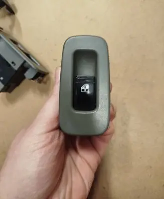 Suzuki Forenza Electric window control switch 621W04790