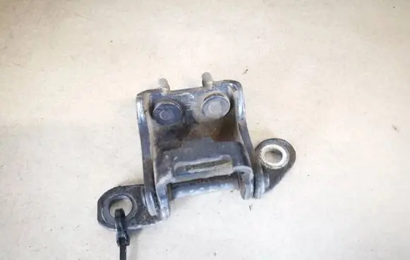Honda FR-V Rear door lower hinge