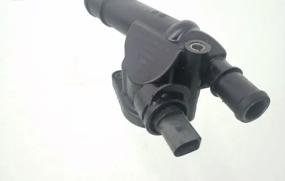 Volkswagen PASSAT B6 Engine coolant pipe/hose 03G121132B