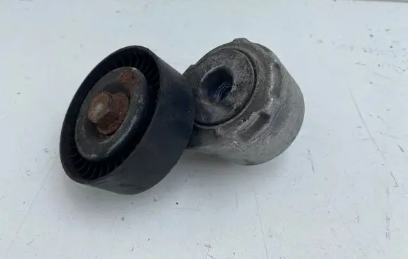 Toyota Avensis T220 Generator/alternator belt tensioner