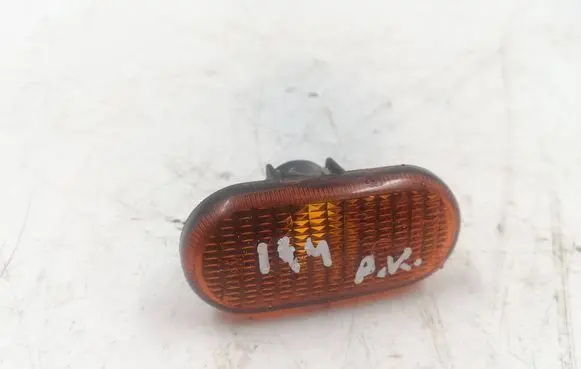 Renault Scenic I Front fender indicator light 13910020