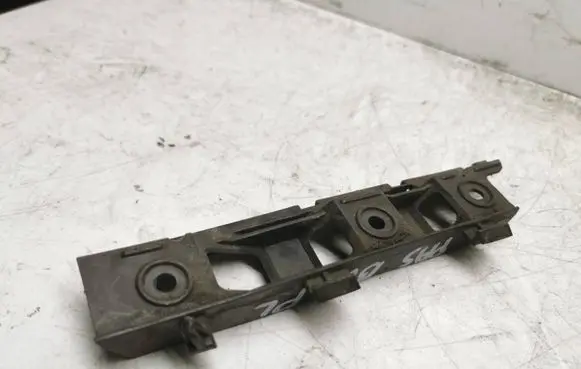 Volkswagen PASSAT B6 Front bumper mounting bracket 3C0807184