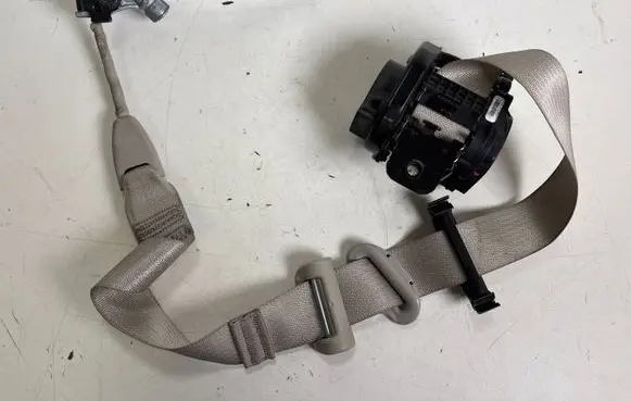 Chrysler Pacifica Front seatbelt 630009400F