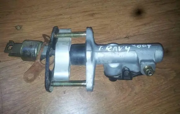 Toyota RAV 4 (XA20) Clutch master cylinder