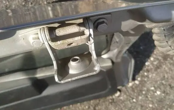 Fiat Grande Punto Tailgate/trunk/boot hinge