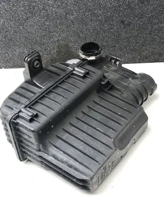 Peugeot 208 Air filter box 9670851880
