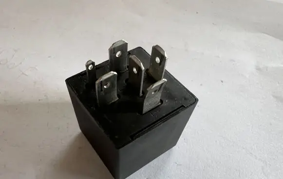 Volkswagen PASSAT B4 Other relay 191955531
