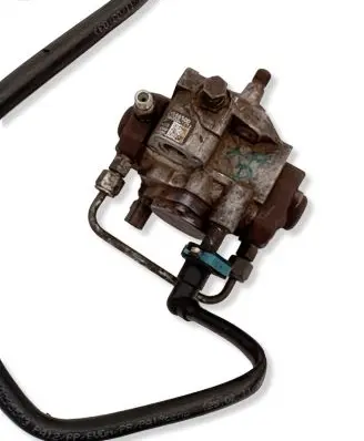 Opel Astra J Fuel injection high pressure pump 55586500 HU240001012