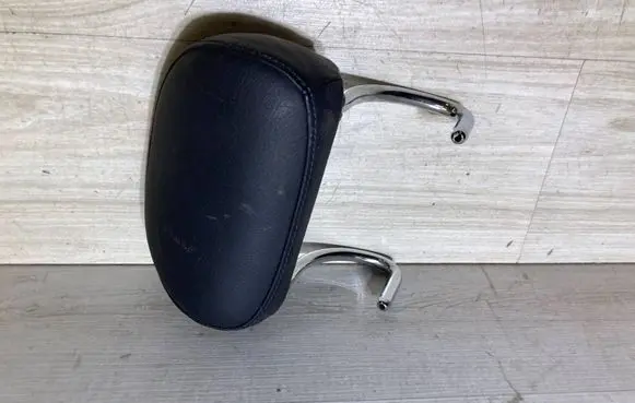Mercedes-Benz CLS C219 Rear seat headrest 