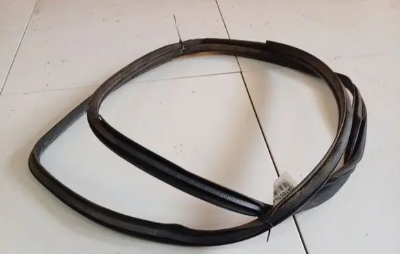 Toyota Auris 150 Rubber seal front coupe door 