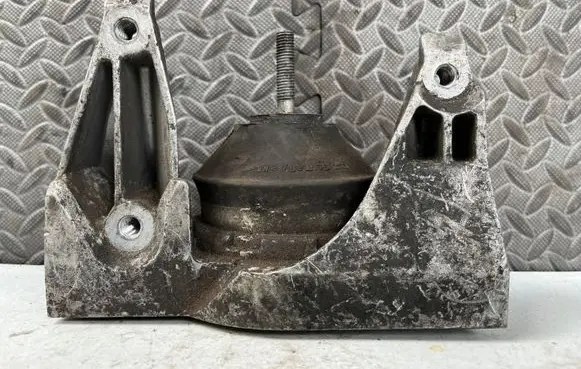 Audi A6 S6 C4 4A Engine mount bracket 4A0199352