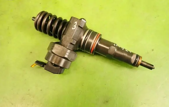 Volkswagen PASSAT B5.5 Fuel injector