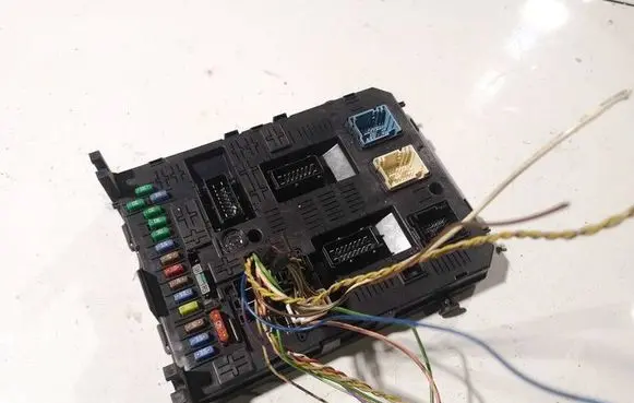 Peugeot Partner Comfort/convenience module 281164872