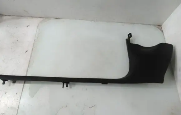 Front sill trim cover