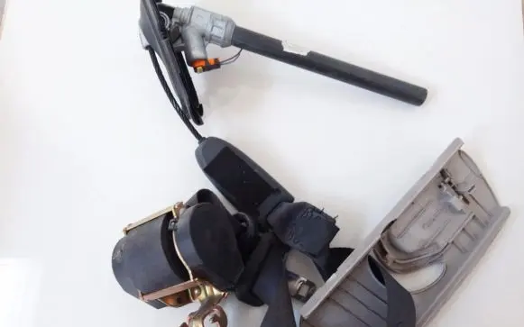 Renault Megane II Front seatbelt b506887