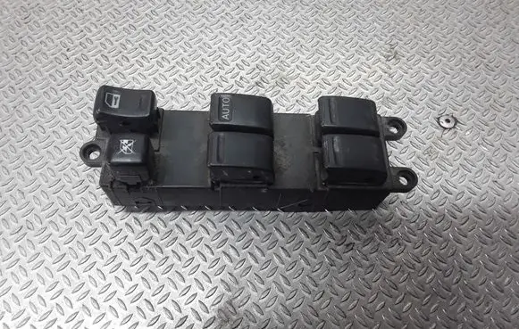 Nissan X-Trail T30 Electric window control switch