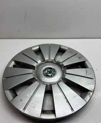 Skoda Fabia Mk1 (6Y) R15 wheel hub/cap/trim 6Y0601147H