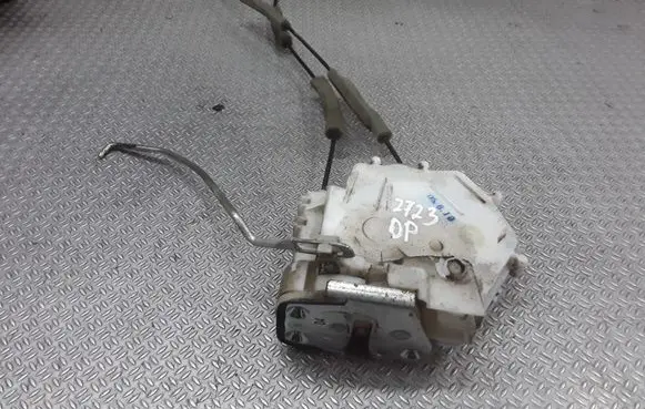 Honda FR-V Front door lock