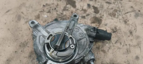 Mercedes-Benz SLK R171 Vacuum pump A2722300465