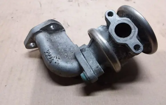 Audi A6 S6 C5 4B EGR valve 06C131166B 06C131102A