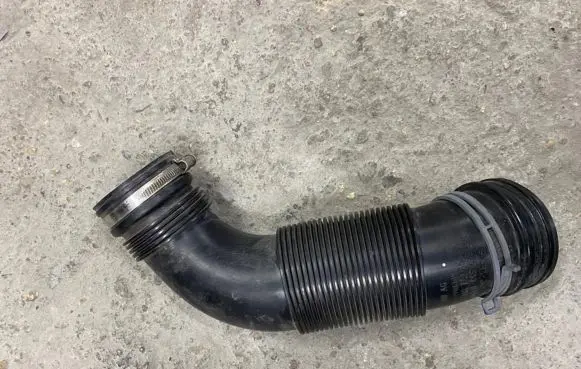 Audi TT TTS Mk2 Turbo air intake inlet pipe/hose 5Q0129654P TB4464761