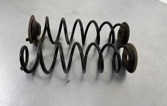 Seat Leon (5F) Rear coil spring 5F0511121