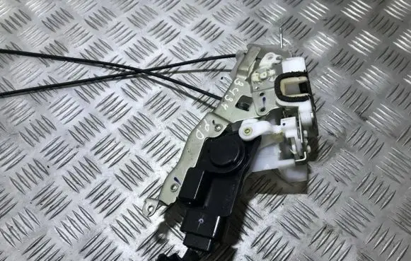 Nissan Pixo Front door lock