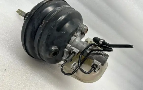 Audi A8 S8 D2 4D Brake booster 4D0612105F