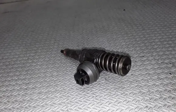Fuel injector