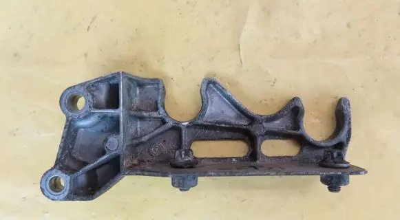 Mercedes-Benz C W204 Engine mounting bracket A6460940641