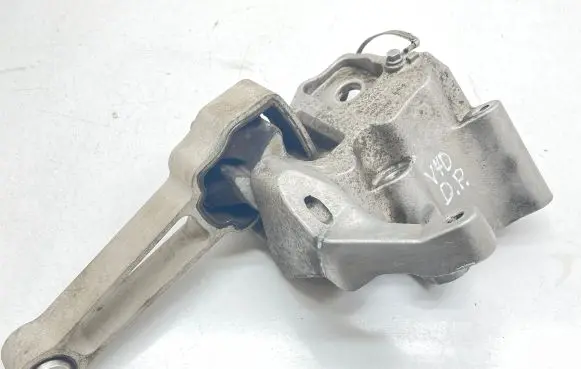 Volvo V70 Engine mounting bracket 31401633 EG3EA