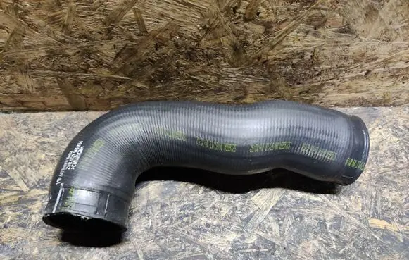Volkswagen Jetta VI Intercooler hose/pipe 5C0145834
