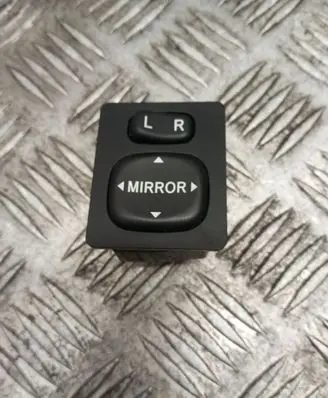 Toyota Auris 150 Wing mirror switch 183574
