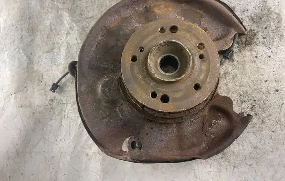 Rear wheel hub spindle/knuckle