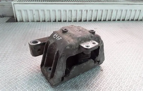 Volkswagen Golf IV Engine mount bracket 1J0199262