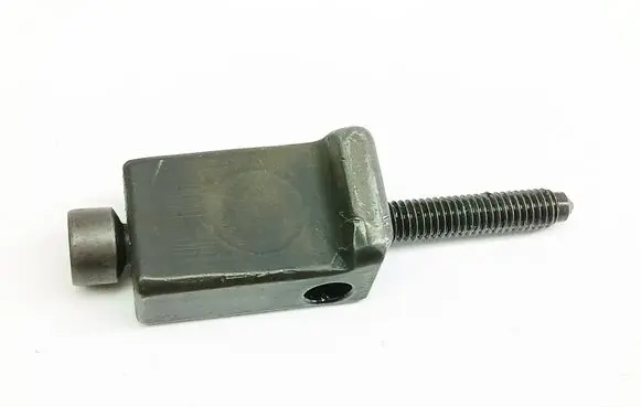 Volkswagen Touran I Fuel Injector clamp holder
