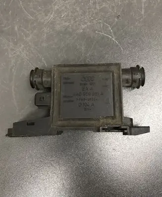 Audi A4 S4 B5 8D Door central lock control unit/module 4A0959981