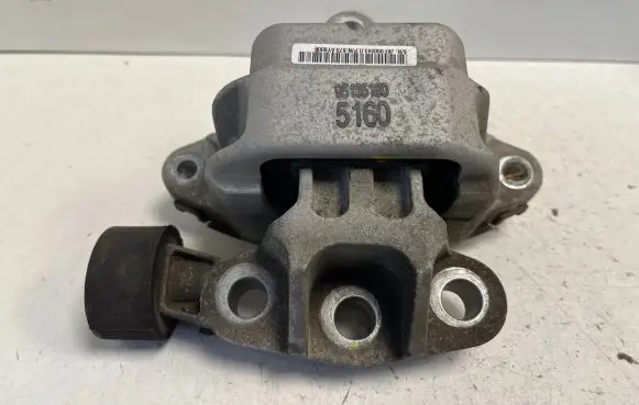 Opel Mokka Engine mount bracket 95135160