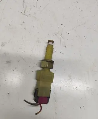 Volkswagen PASSAT B5 Brake pedal sensor switch 443945515